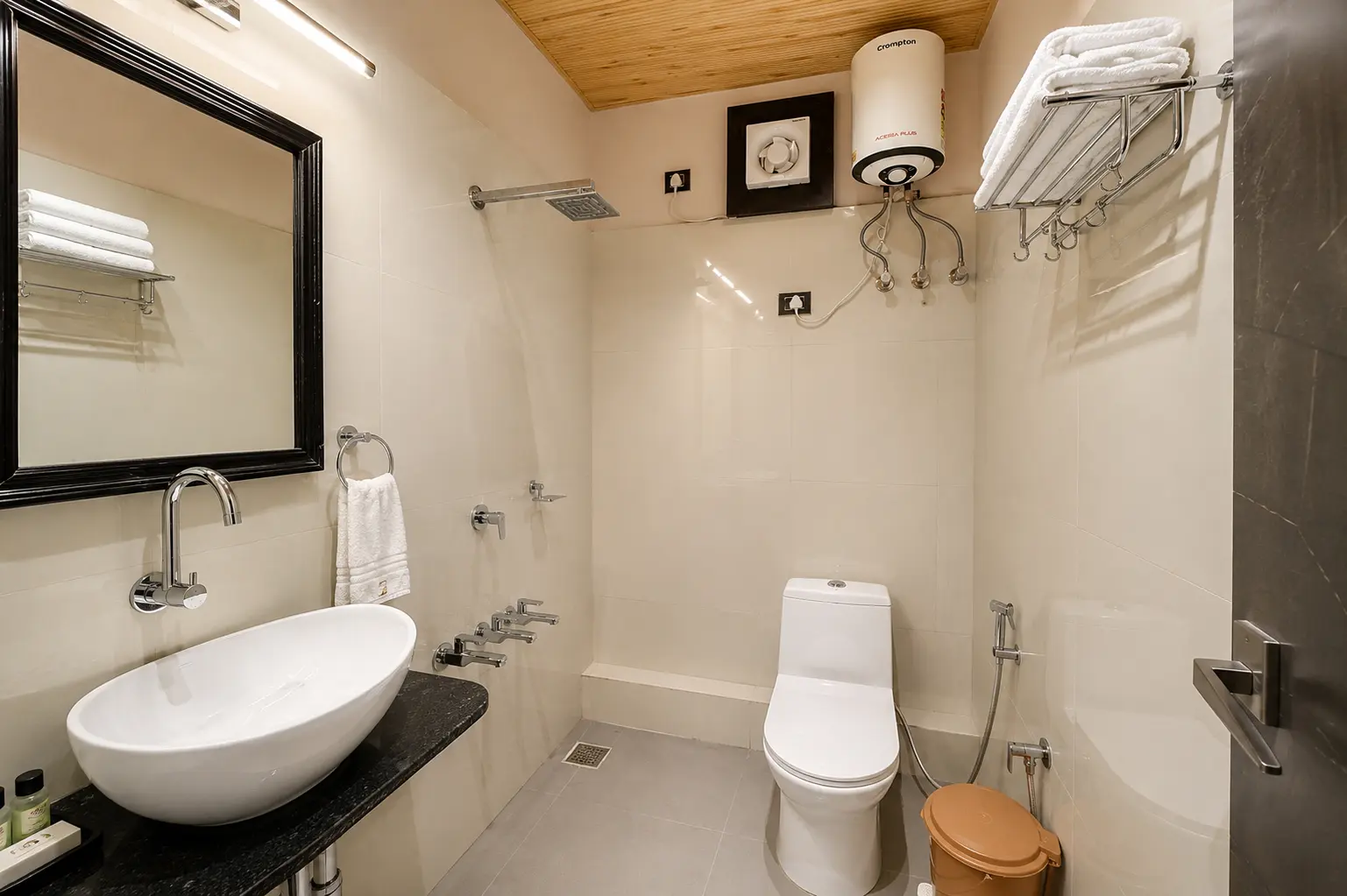 Premium Valley View Room bathroom